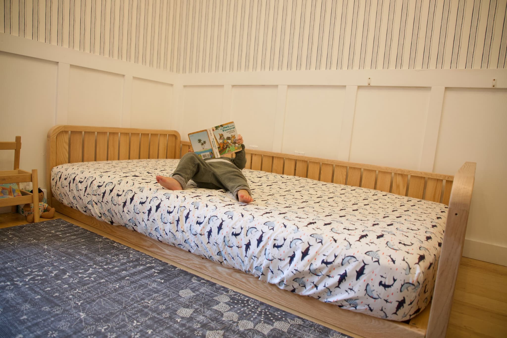 Platzsparend träumen mit dem TiCAA Bodenbett 90x200