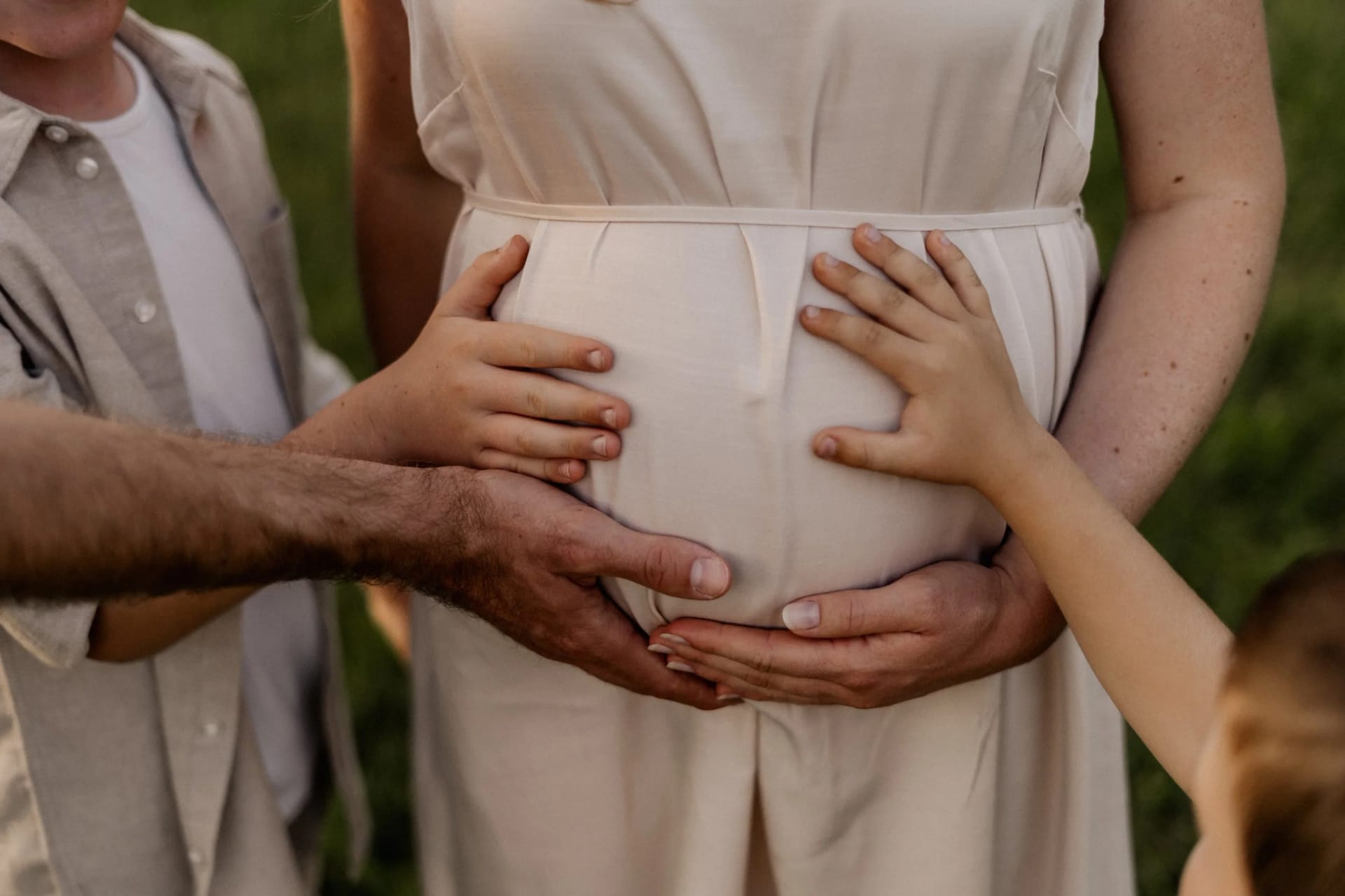Babybauch Fotoshooting für echte Vorfreude und Nähe