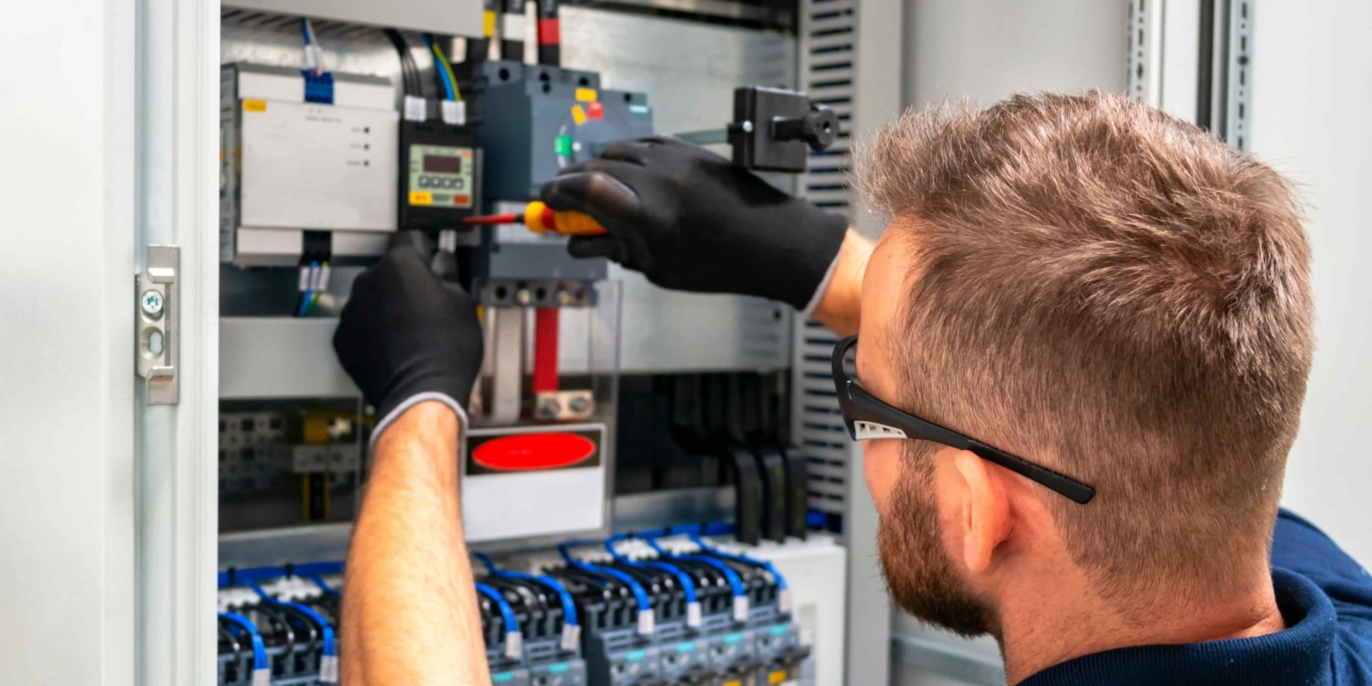 Elektrofachkräfte und ihre Verantwortung in der DGUV V3 Prüfung