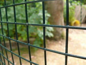 Doppelter Maschendrahtzaun: Eine Symphonie aus Stil und Sicherheit