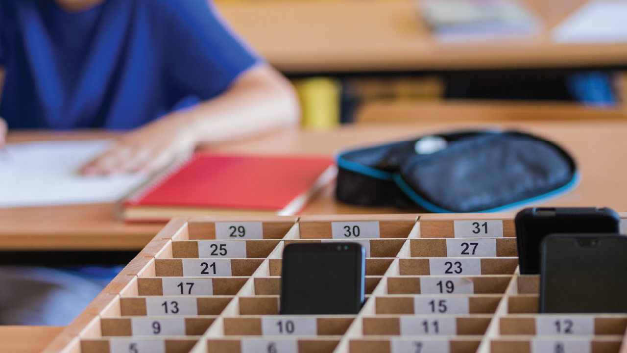 Medienkonzept mit FreeLock: Klare Smartphone-Regelung ohne zentrale Abgabe